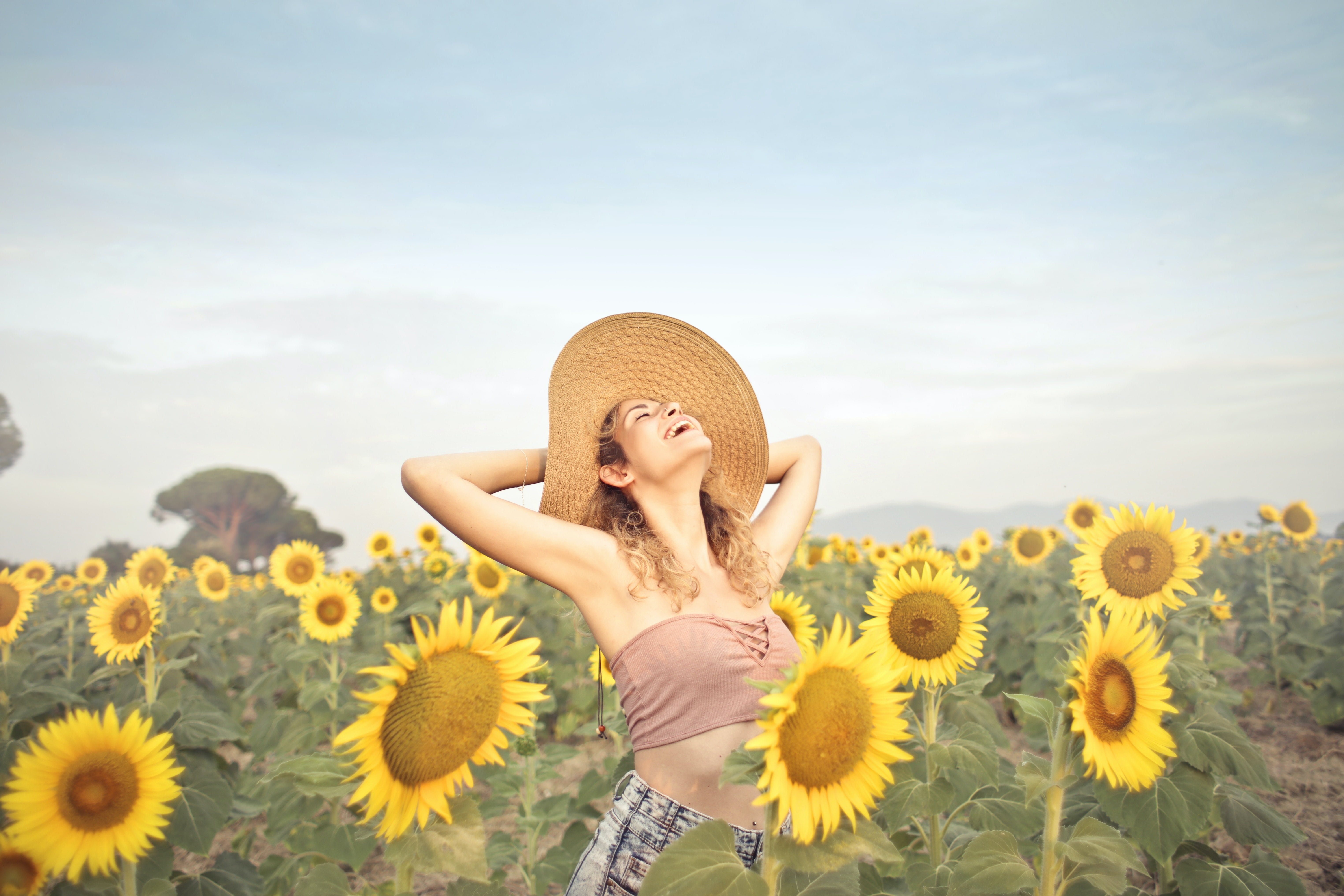 Femme-heureuse-tournesol