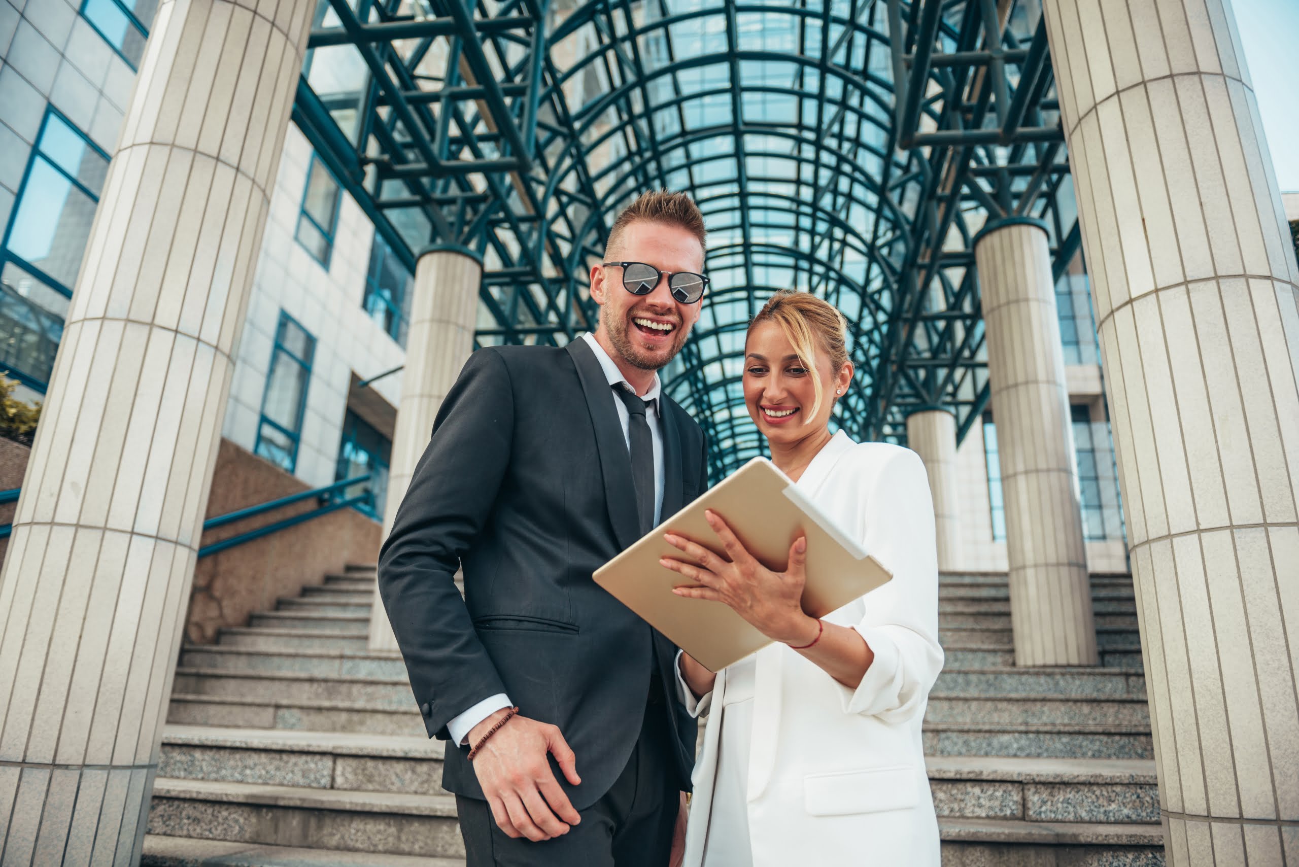 deux entrepreneurs heureux