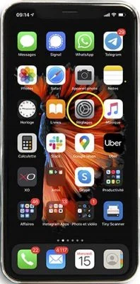 Premium mobile phone screen mockup template