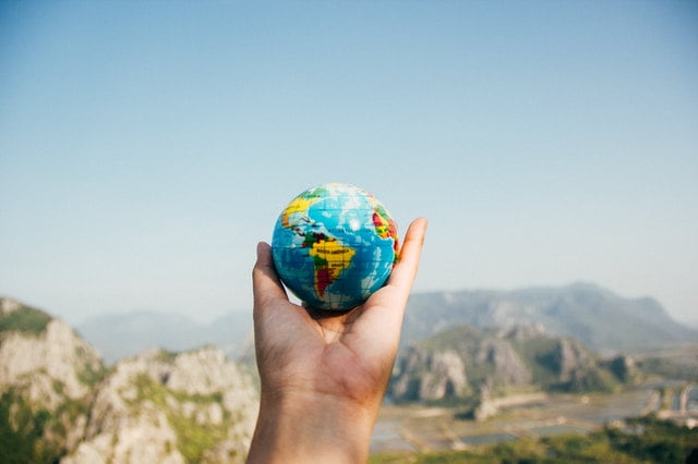 se dire qu'on n'est pas le centre du monde